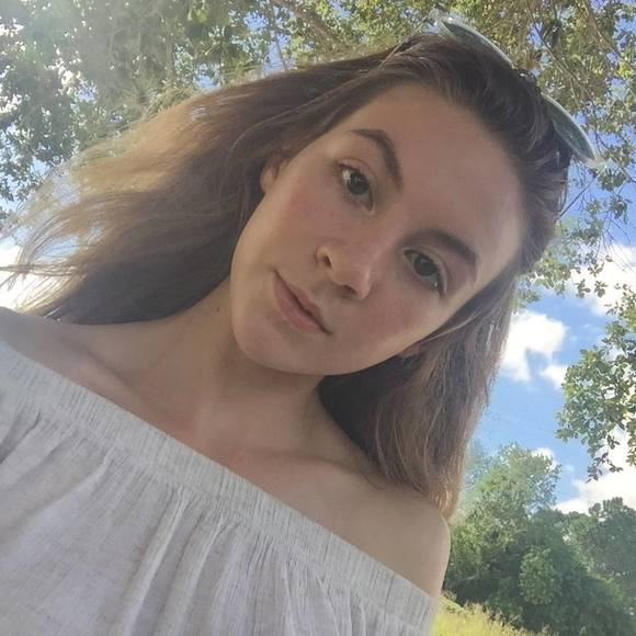 Meet your Posher, Sarah - Picture 1 of 1